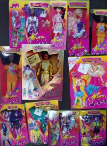 La colección de muñecas con sus cassettes.